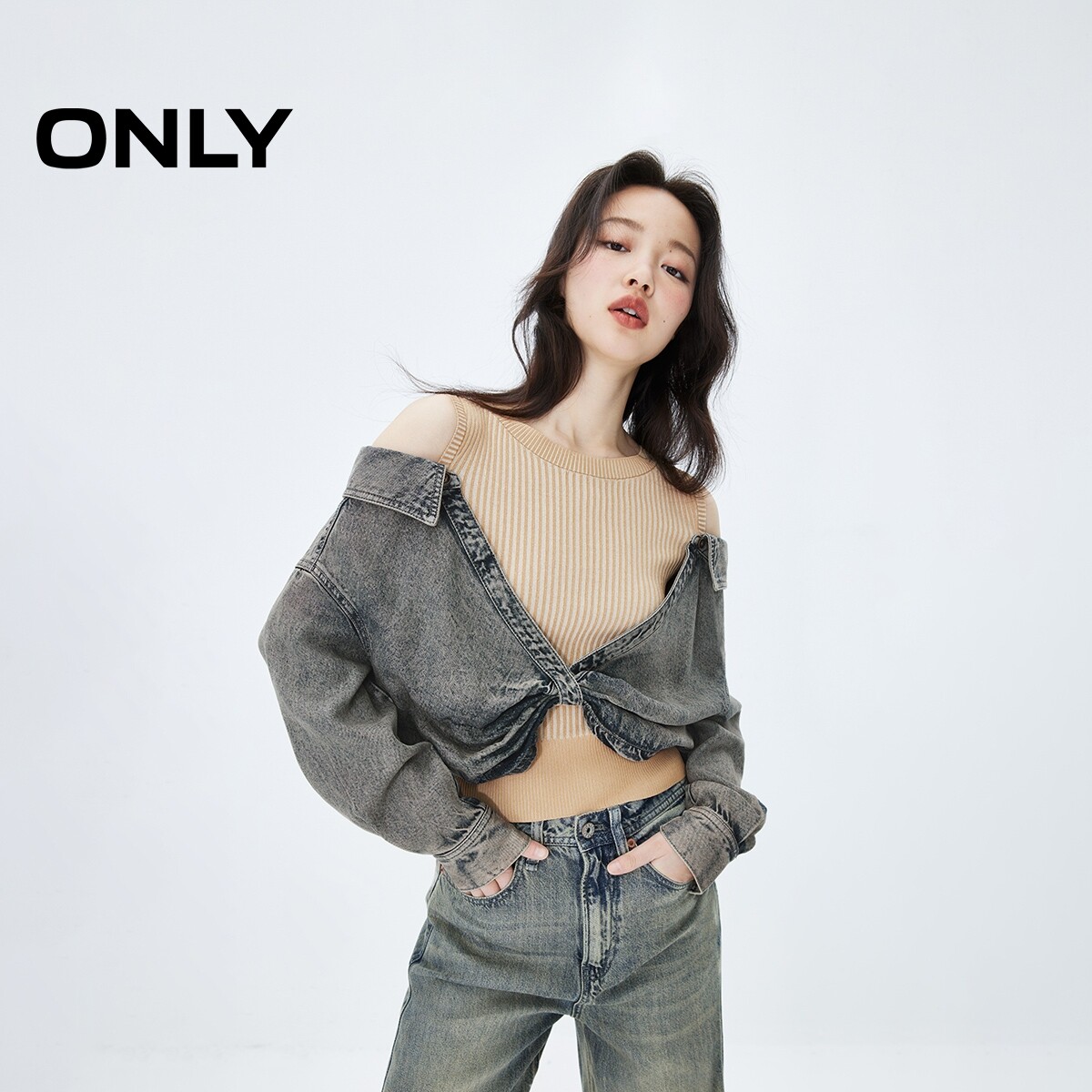 【ONLY奥莱】秋季新款设计感通勤露肩天丝牛仔拼接衬衫女