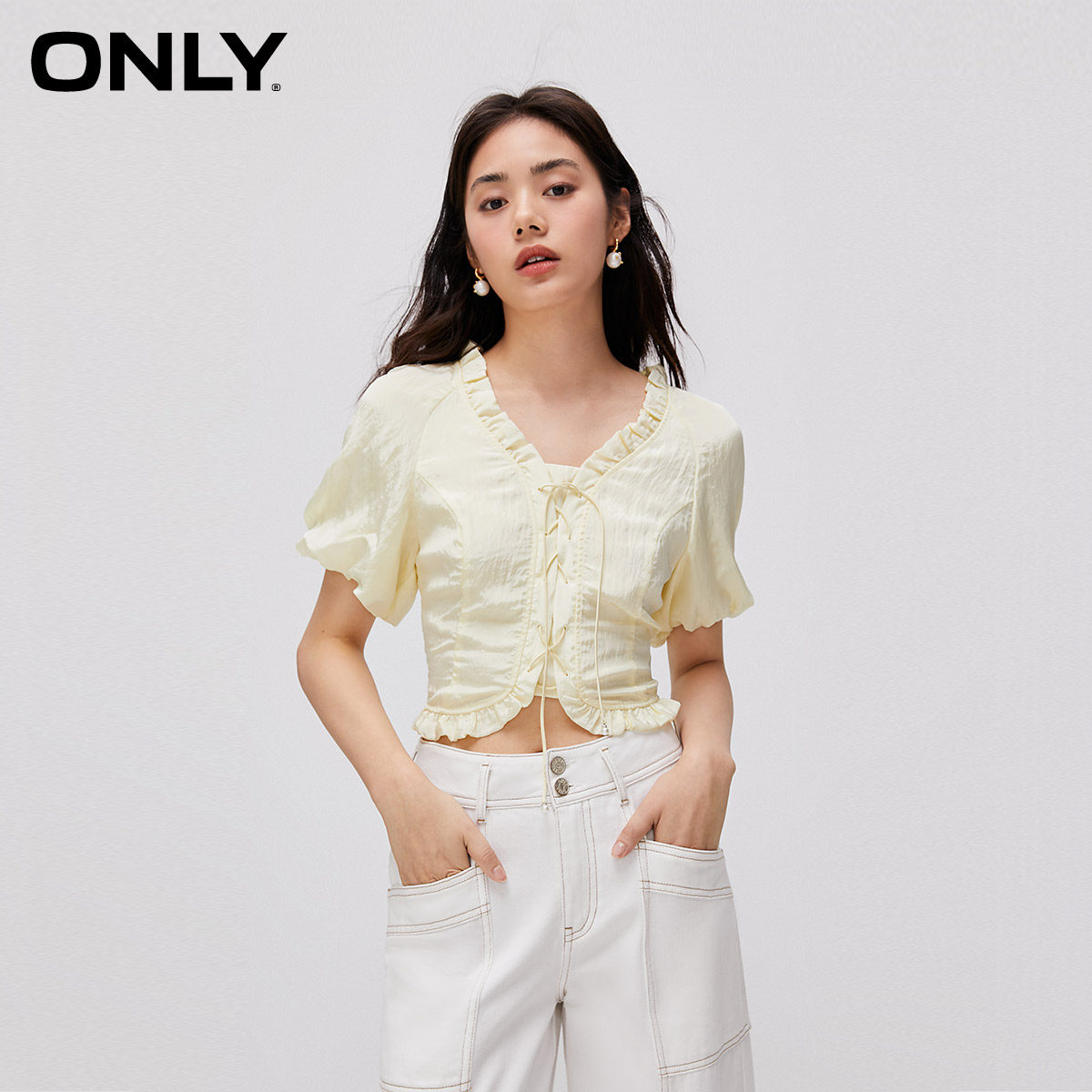 【ONLY奥莱】夏季新款时尚通勤少女修身泡泡袖短款雪纺衫女
