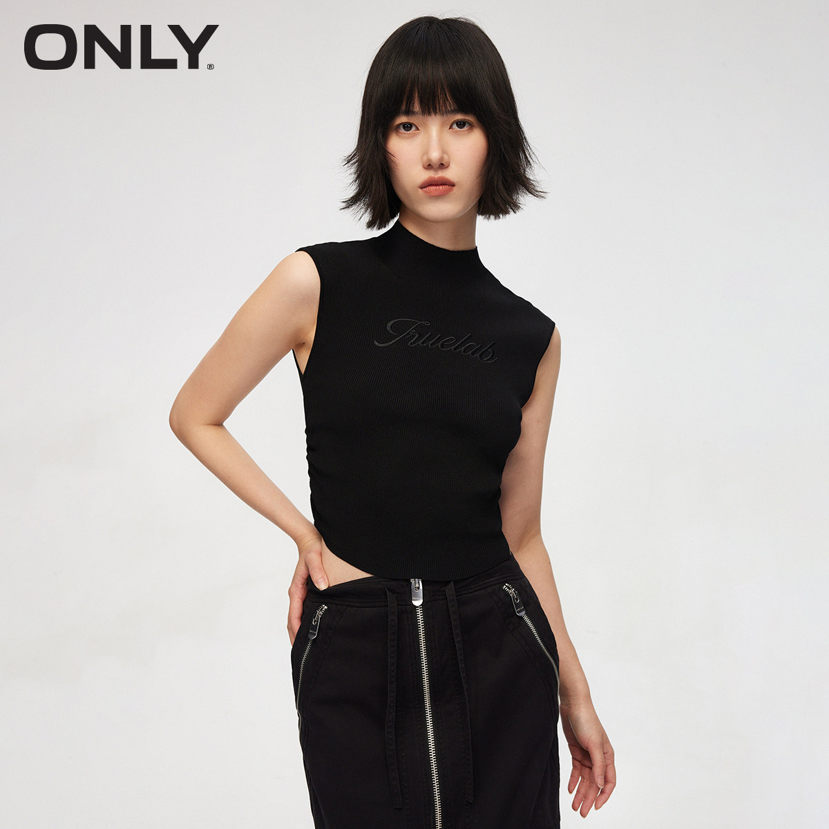 ONLY高领修身短款针织衫