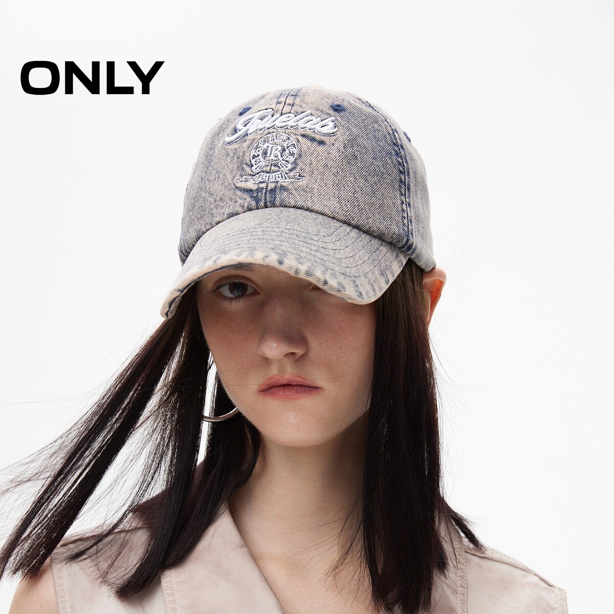 ONLY百搭字母刺绣做旧棒球帽