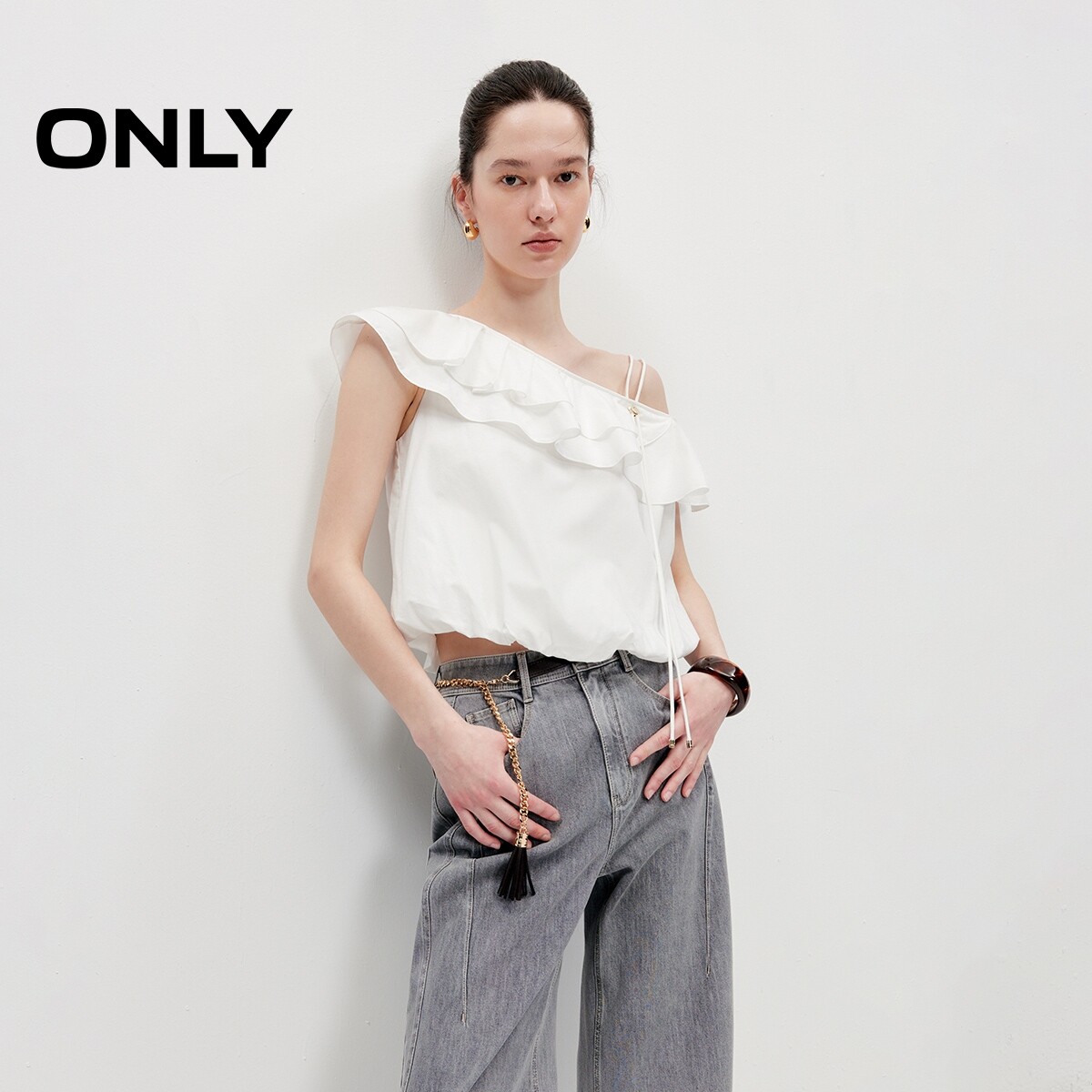 ONLY荷叶邪领设计短款显瘦雪纺衫