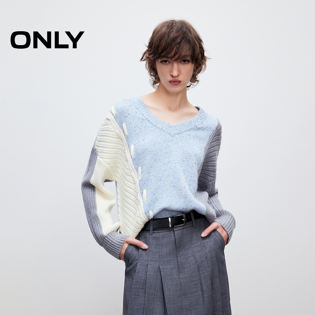 【ONLY奥莱】春夏宽松落肩V领撞色独特多针法拼接毛衣针织衫女