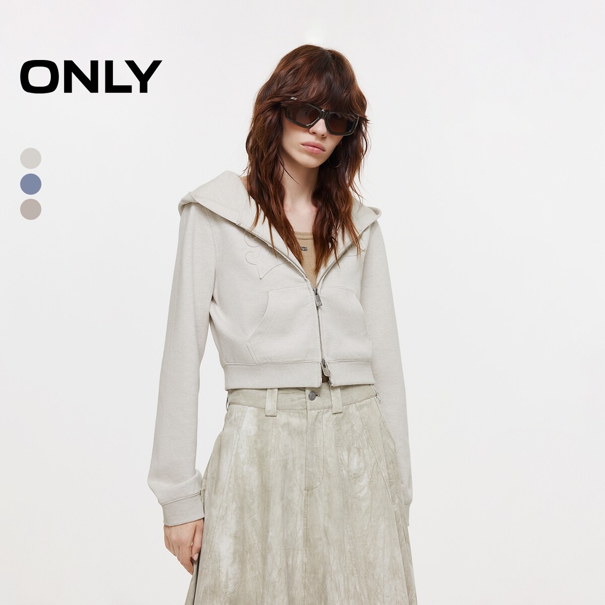 【ONLY奥莱】春夏酷感贴布连帽实用双向拉链短款正肩卫衣外套女