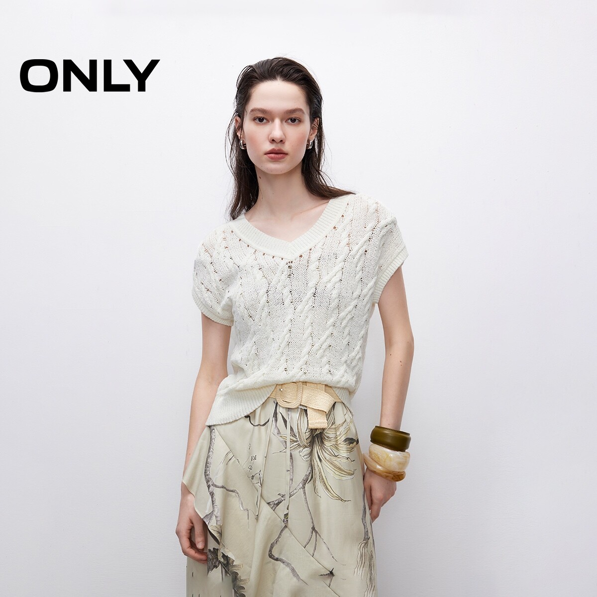 【ONLY奥莱】春夏镂空立体麻花编织工艺设计纯色短袖V领针织衫女