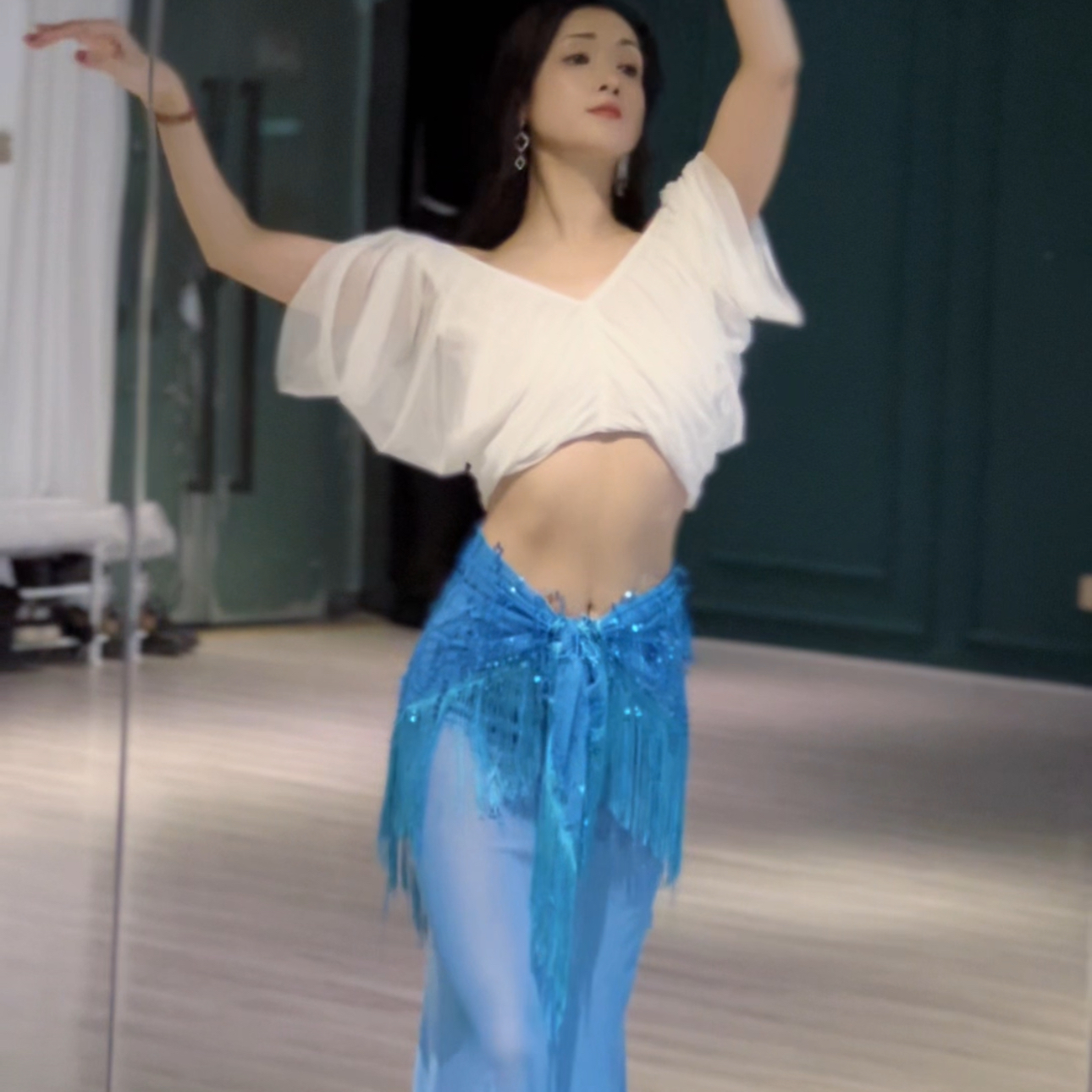 悦梦风璐肚皮舞新款套装演出服班服性感气质练功服蓝色鱼尾裙初学