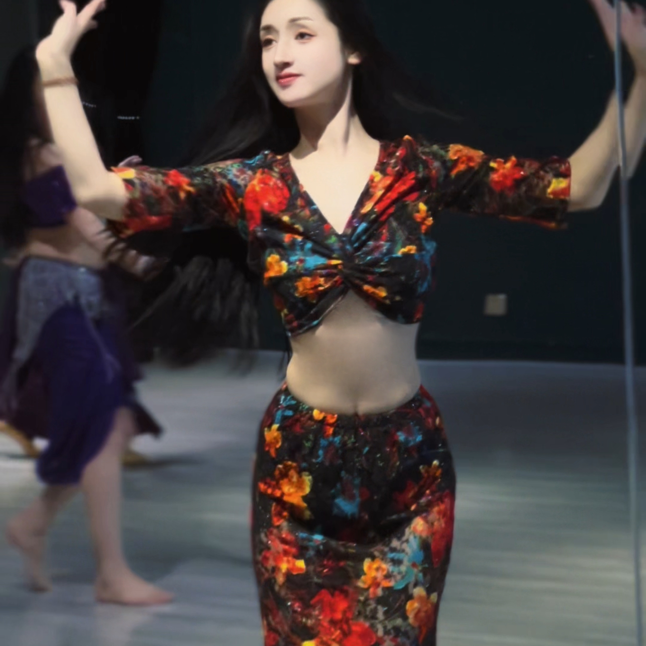 悦梦风璐肚皮舞新款套装演出服班服性感练功服黑蕾丝鱼尾裙初学