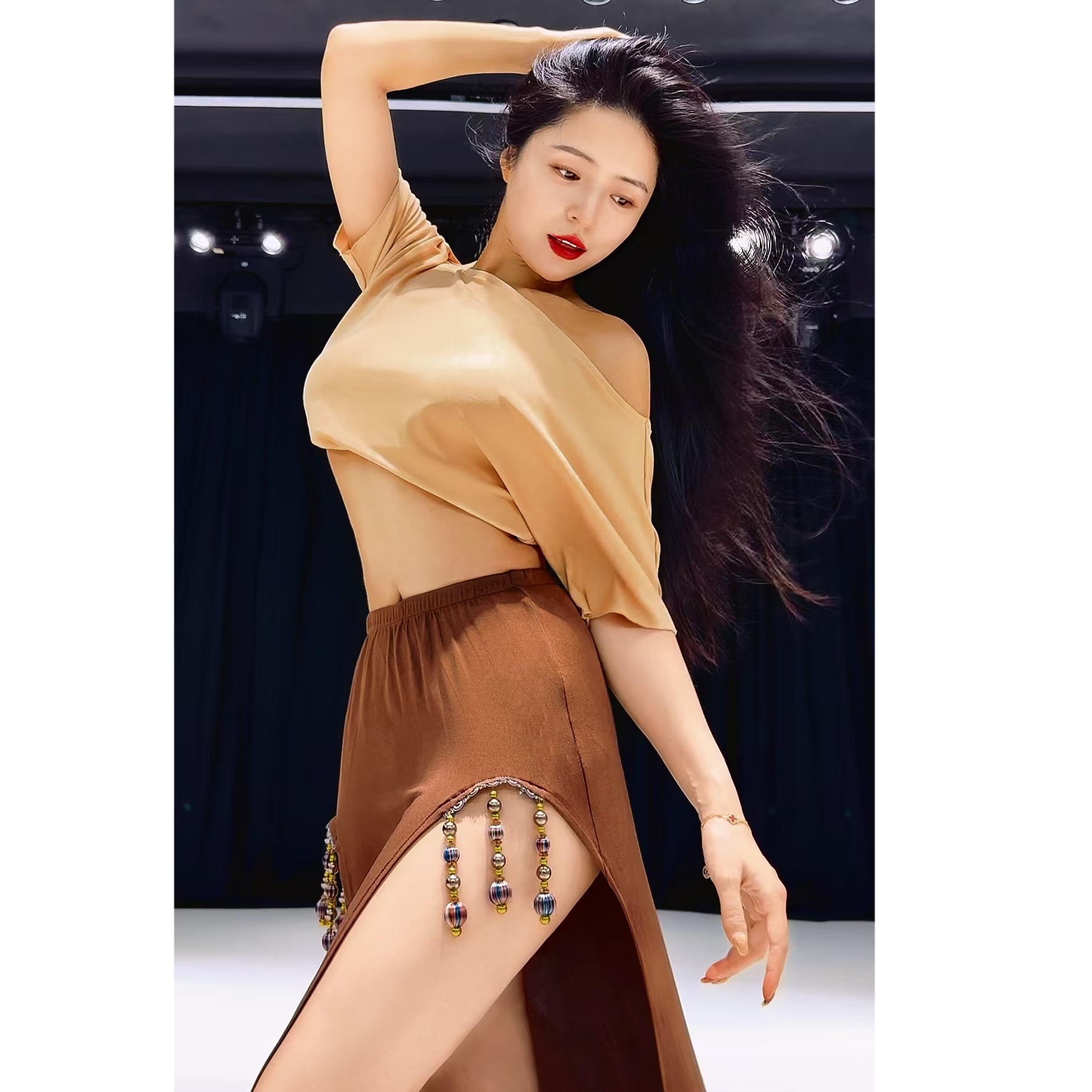 悦梦风璐肚皮舞新款高级大码演出套装显瘦表演服练功服演出服重工