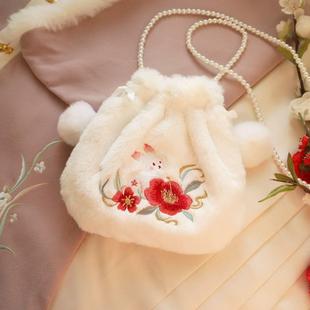 山茶兔国风汉服配饰包日常百搭包刺绣古风新款手提冬季毛绒斜跨包