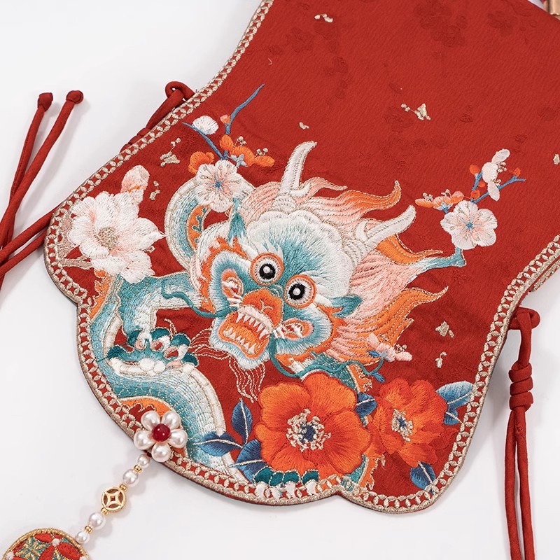 灵龙花影汉服刺绣包民族古风四季甜美百搭斜挎包马年新款流苏红包