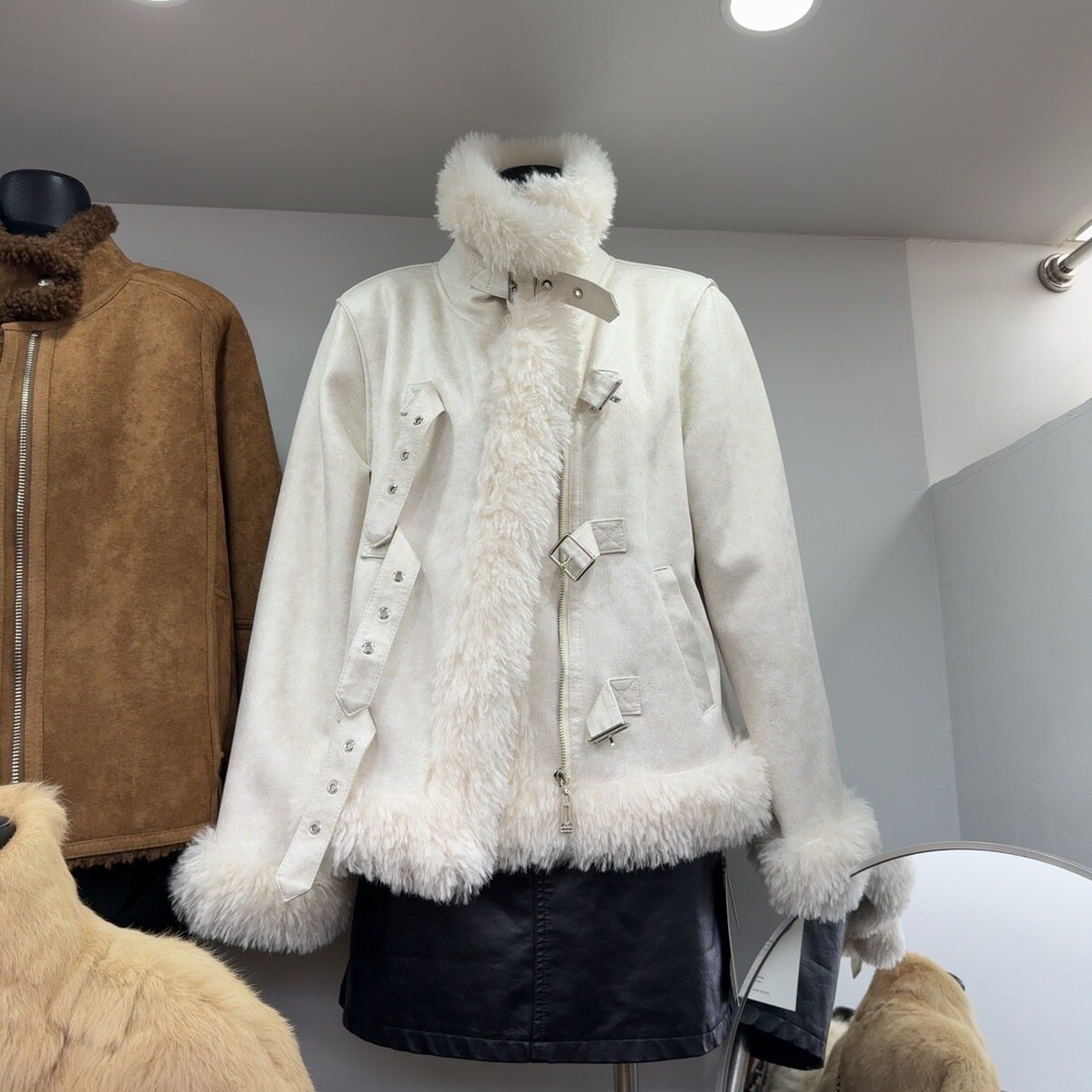 韩版时尚圆领毛毛皮毛一体外套