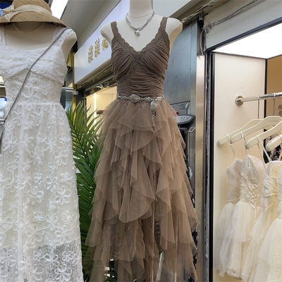 复古设计感拼接纱网吊带连衣裙