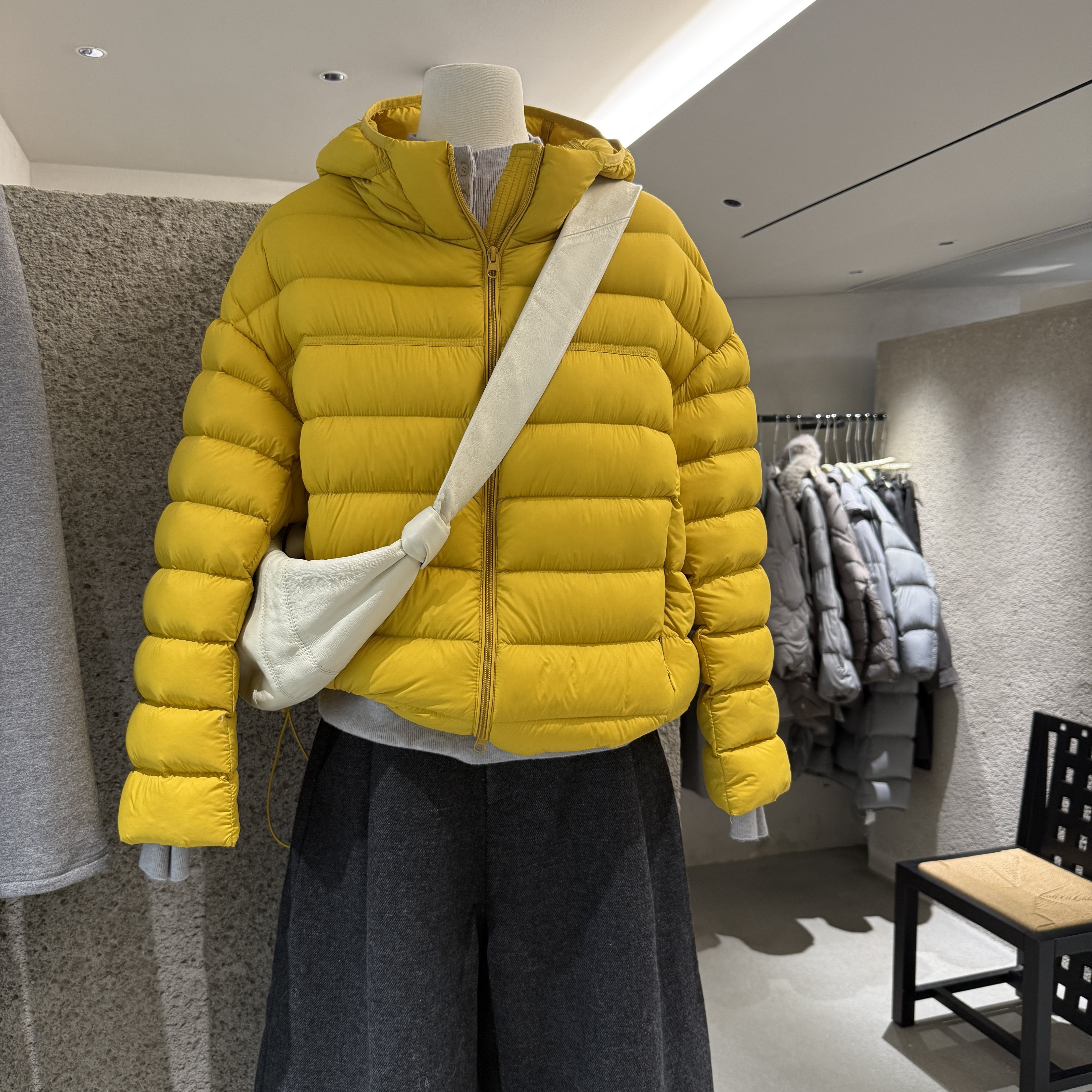 韩版轻盈连帽排骨保暖羽绒服外套