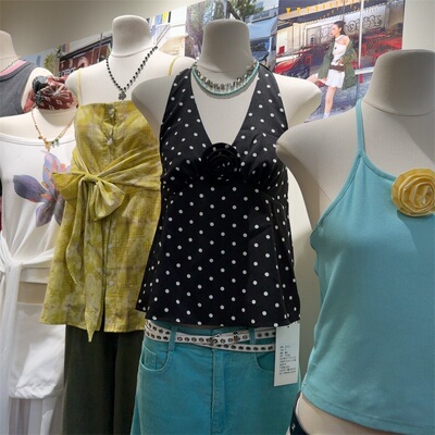 纯欲风立体花朵波点挂脖背心女