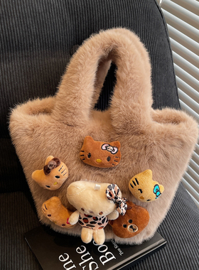 卡通可爱手拎包包女2025新款秋冬质感毛茸茸手提水桶包百搭毛毛包