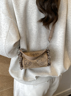 可爱Hellokitty包包女2025新款复古超火迷你斜挎包洋气口红耳机包