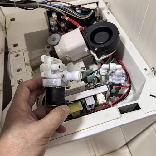 智能马桶减压阀电磁阀进水阀2分扣智能马桶12V电磁阀漏水接头