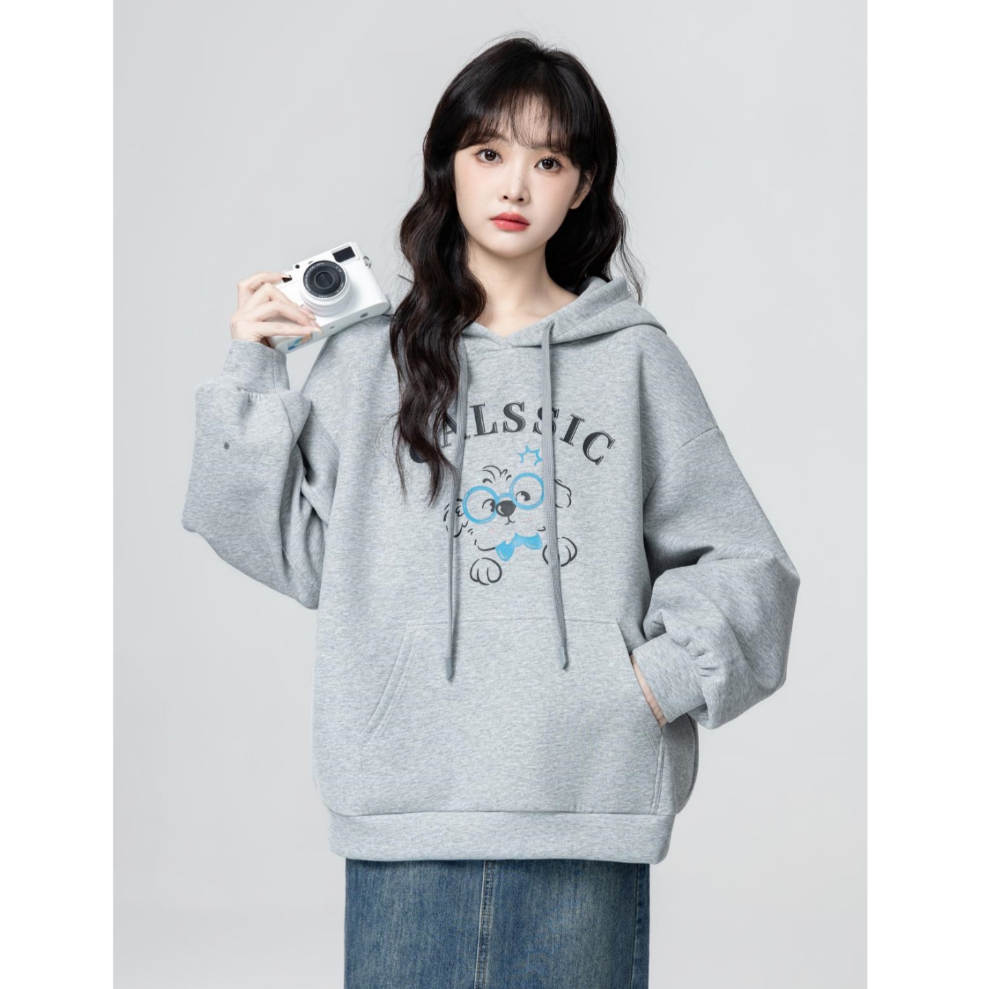 灰色连帽卫衣女秋冬保暖2025新款狗狗印花宽松加绒加厚套头上衣潮