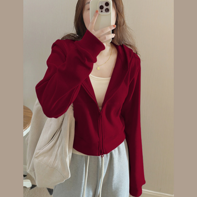 酒红色连帽卫衣外套女2026新款早秋季拉链开衫洋气减龄短款上衣服