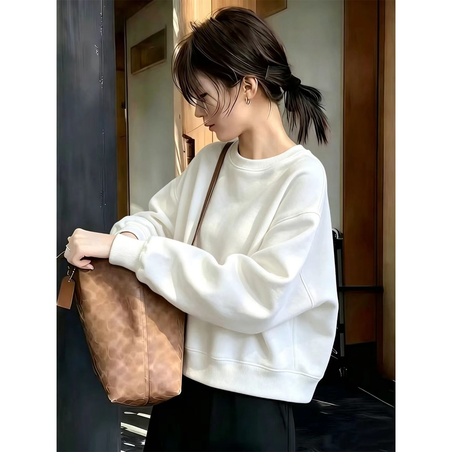韩系白色短款加厚卫衣女秋冬新款图片