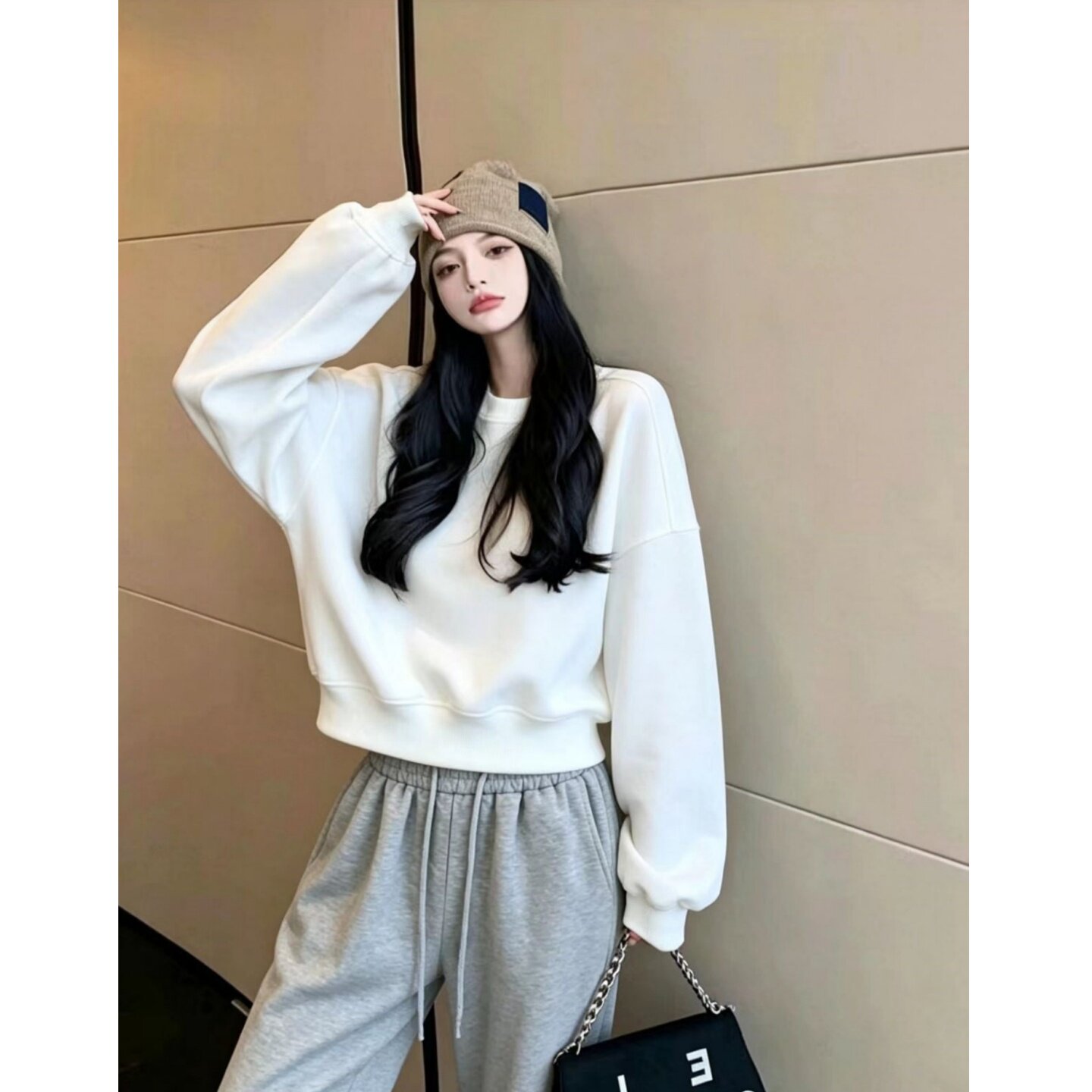 韩版白色长袖卫衣女2026新款秋冬加绒宽松圆领高级感小众短款上衣