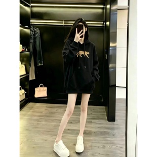 黑色宽松慵懒风中长款连帽卫衣女2026新款花豹印花套头遮屁股上衣