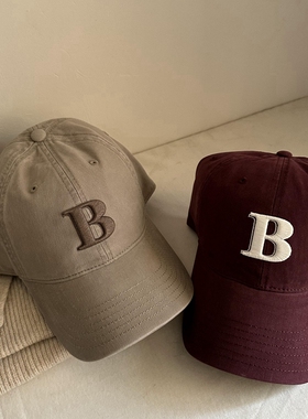 大字母女士精致果酱红色复古显白咖色男士春款棒球帽鸭舌帽棉遮阳