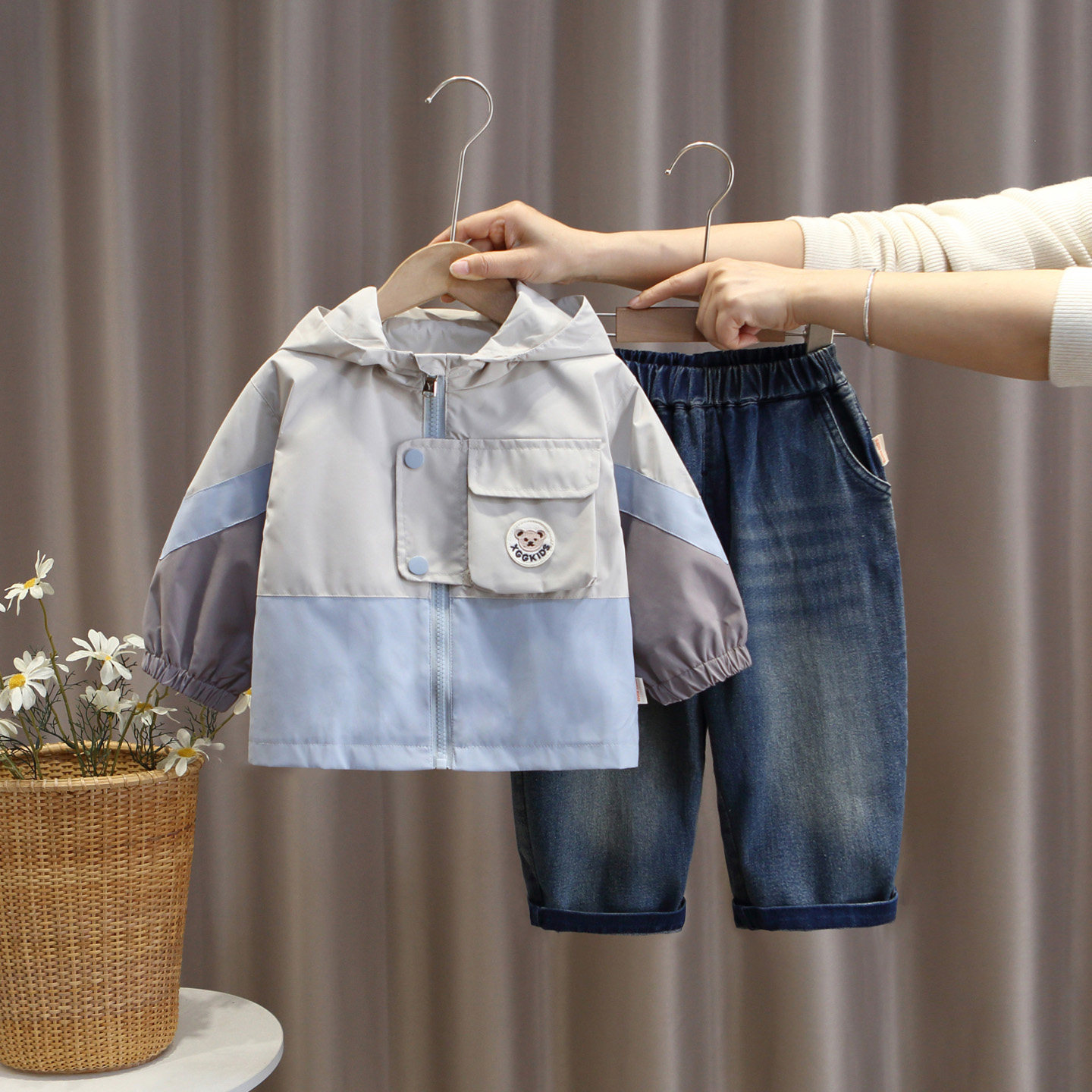 新款男童拼色连帽冲锋衣牛仔阔腿裤两件套春秋季儿童洋气休闲套装