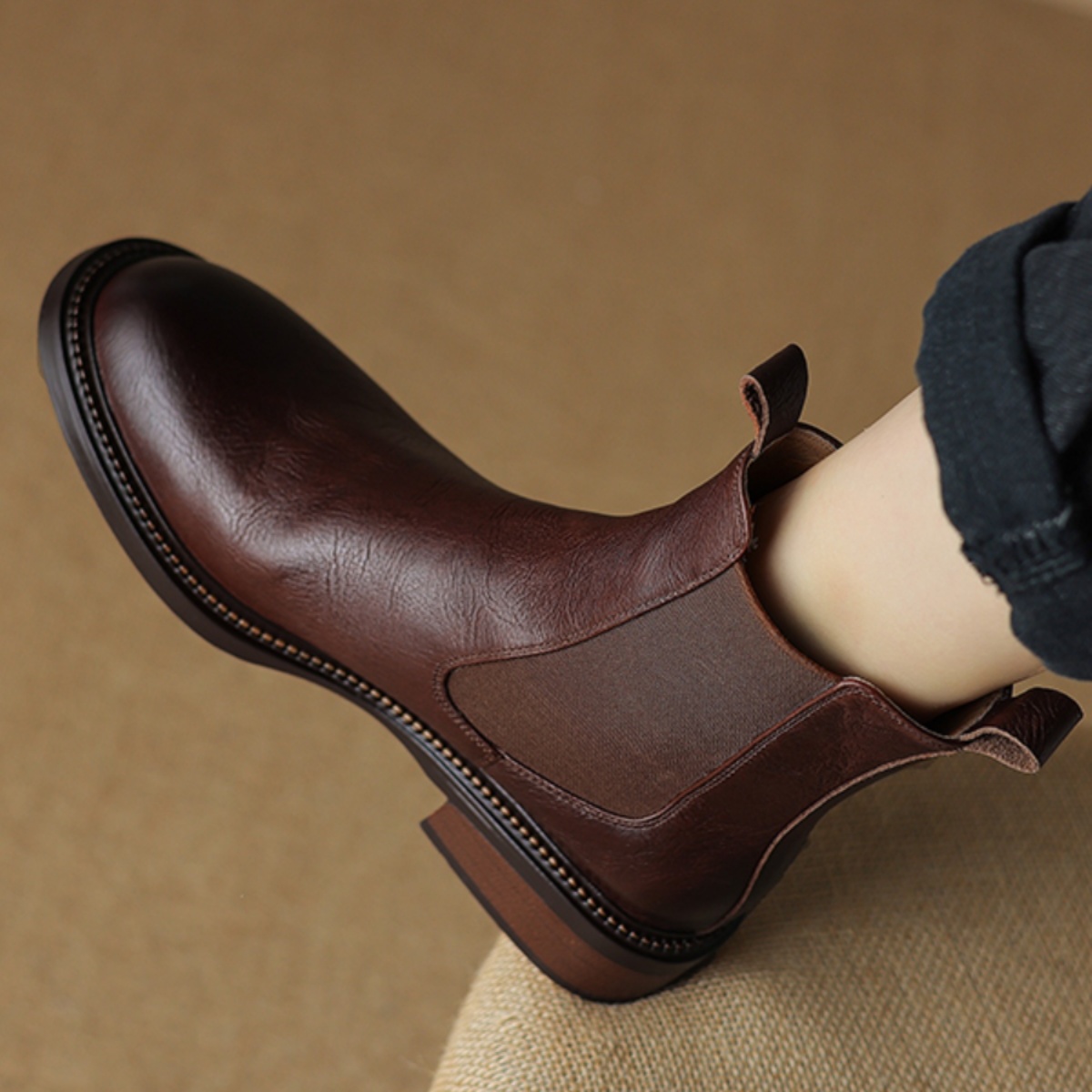 新款真皮圆头粗跟低跟切尔西短靴