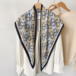 复古氛围感大三角巾女韩版简约装饰包头巾绑腰搭配牛仔裤丝巾围巾