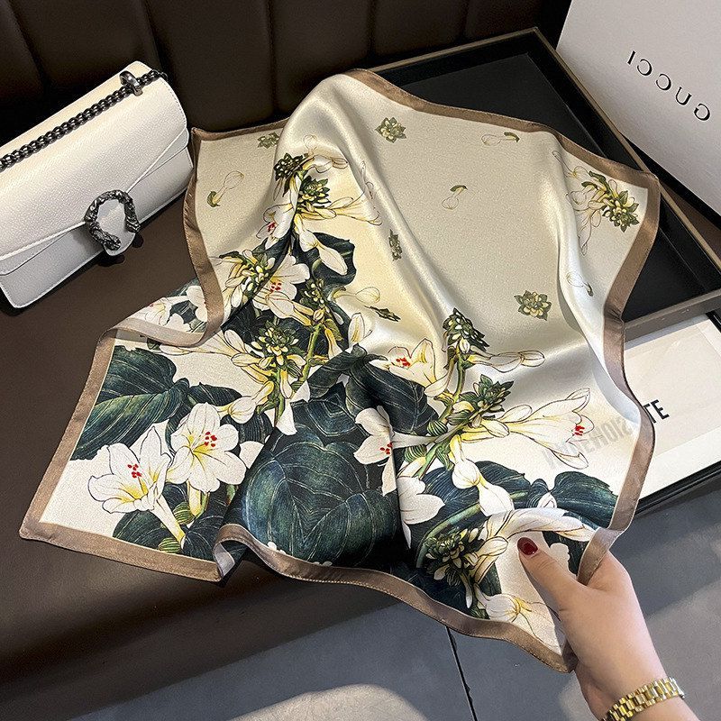 丝滑质感真丝围巾小方巾女春夏季