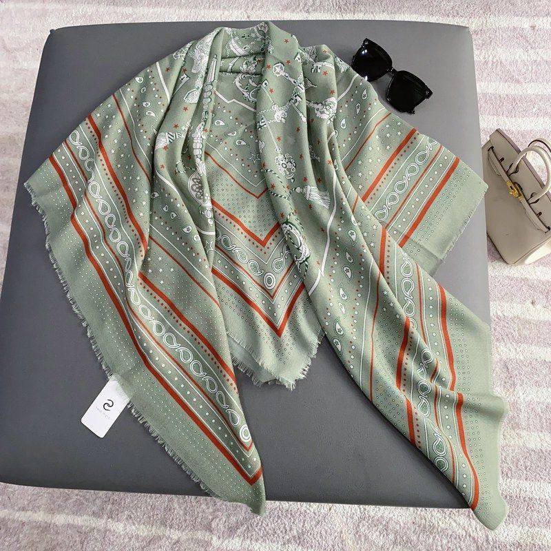 新款印花流苏大方巾女春季薄款时尚百搭丝巾披肩母亲节送妈妈礼物