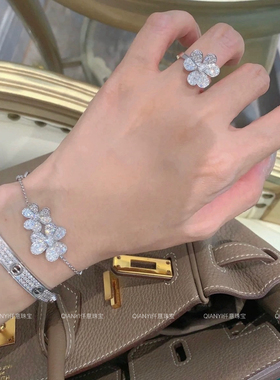 QIANYI仟意【奢华系列】极繁主义白富美千金三叶草贵气镀v金手链