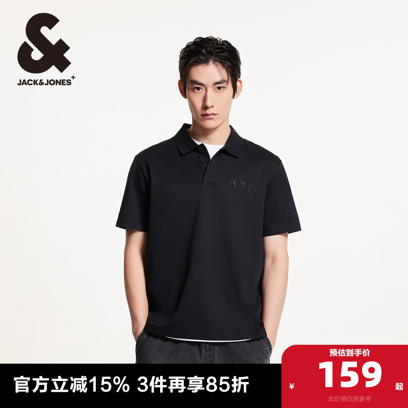 略宽松版型，翻领，2粒扣领口