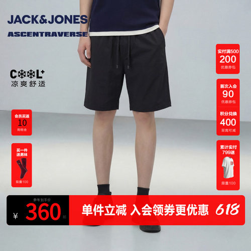 廓形短裤裤型，可调节抽绳松紧腰头