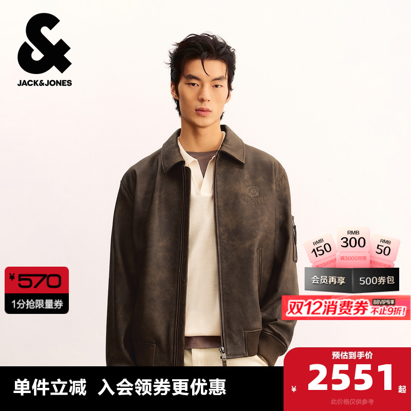 宽松版型，翻领领口，拉链门襟，字母刺绣