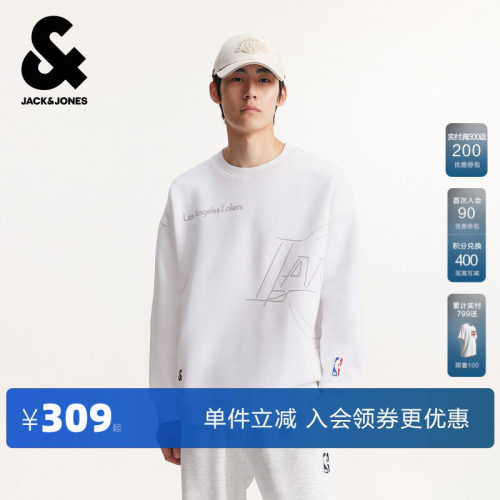 廓形版型；罗纹圆领袖口及底摆；胸前标识