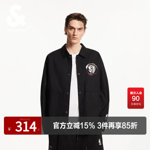 宽松版，翻领，按扣门襟，字母刺绣设计