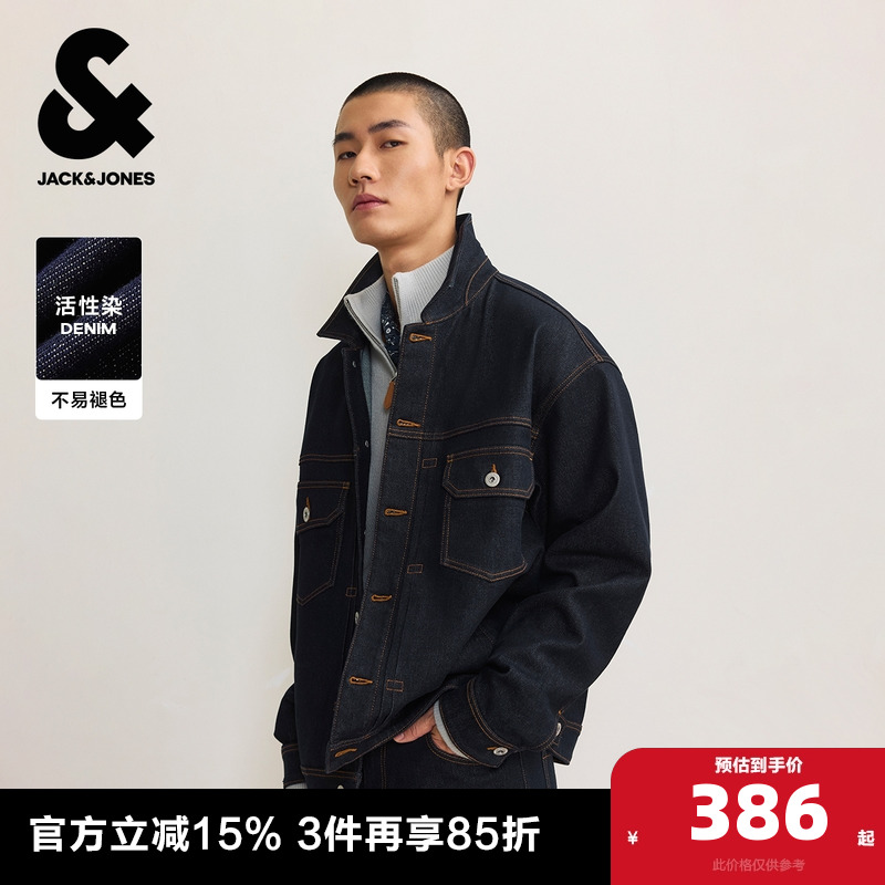 略宽松版型 尖领领型 纽扣门襟 双侧插袋