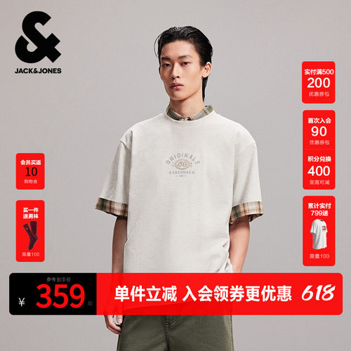 宽松版型，罗纹圆领领口，胸前字母刺绣