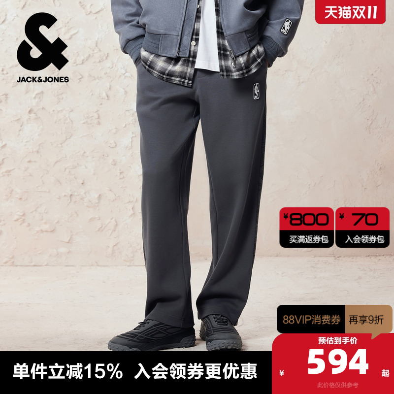 宽松版型,松紧抽绳腰头,双侧插袋,NBA