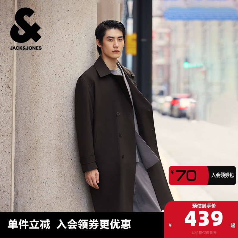 宽松版型；双排扣门襟；两侧插袋