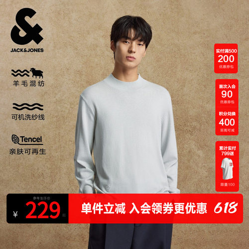 罗纹领口袖口与底摆 logo刺绣装饰