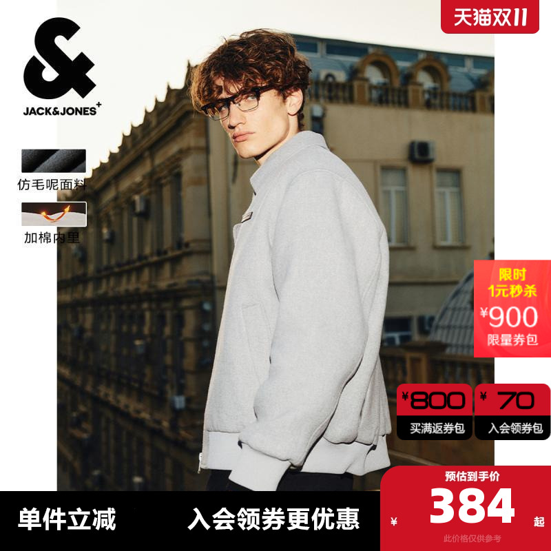 翻领领型，拉链门襟，胸前皮质贴布logo装饰