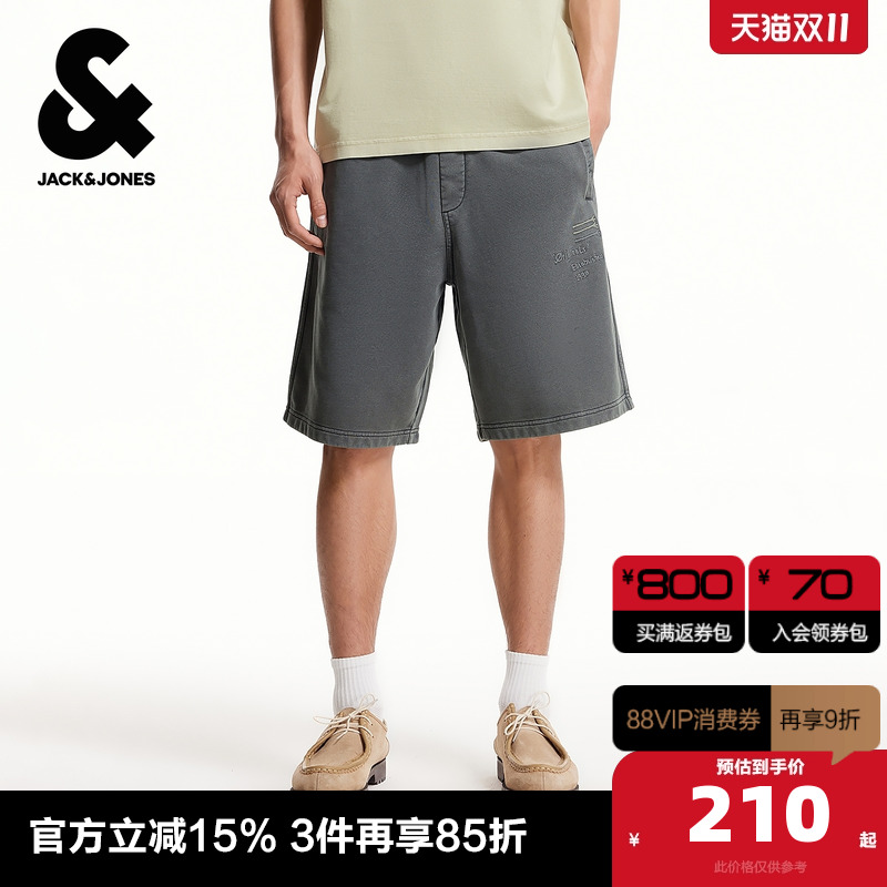 宽松版型，松紧抽绳腰，字母刺绣贴布