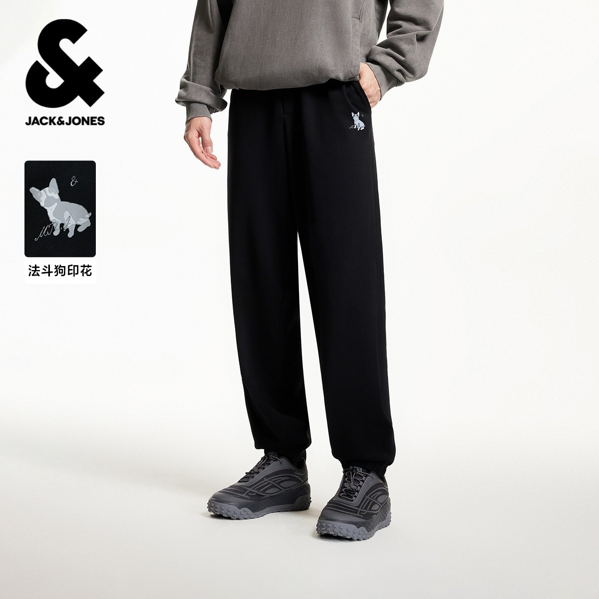 宽松版型，可调节松紧抽绳腰头