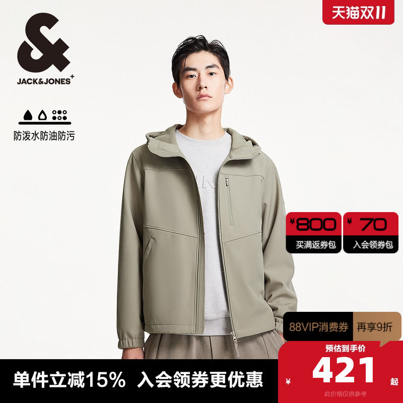 松紧袖口，单侧袖部logo贴布