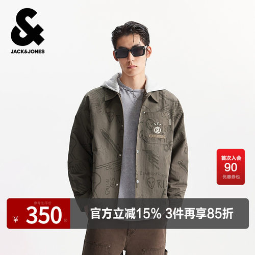 宽松版型；连帽领型；按扣门襟；满印图案