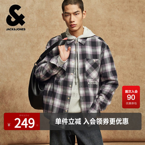 略宽松版型；翻领领型；衣身复古撞色格纹