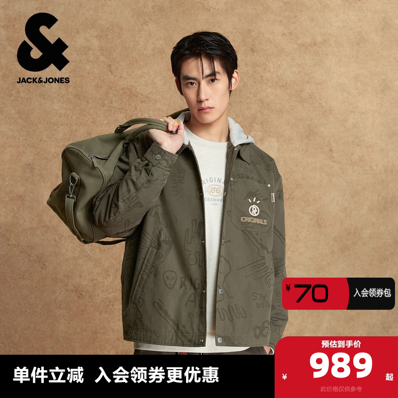 单侧胸兜+刺绣图案；背后贴布设计