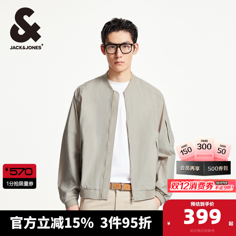 略宽松单侧拉链臂袋，背部logo贴布装饰